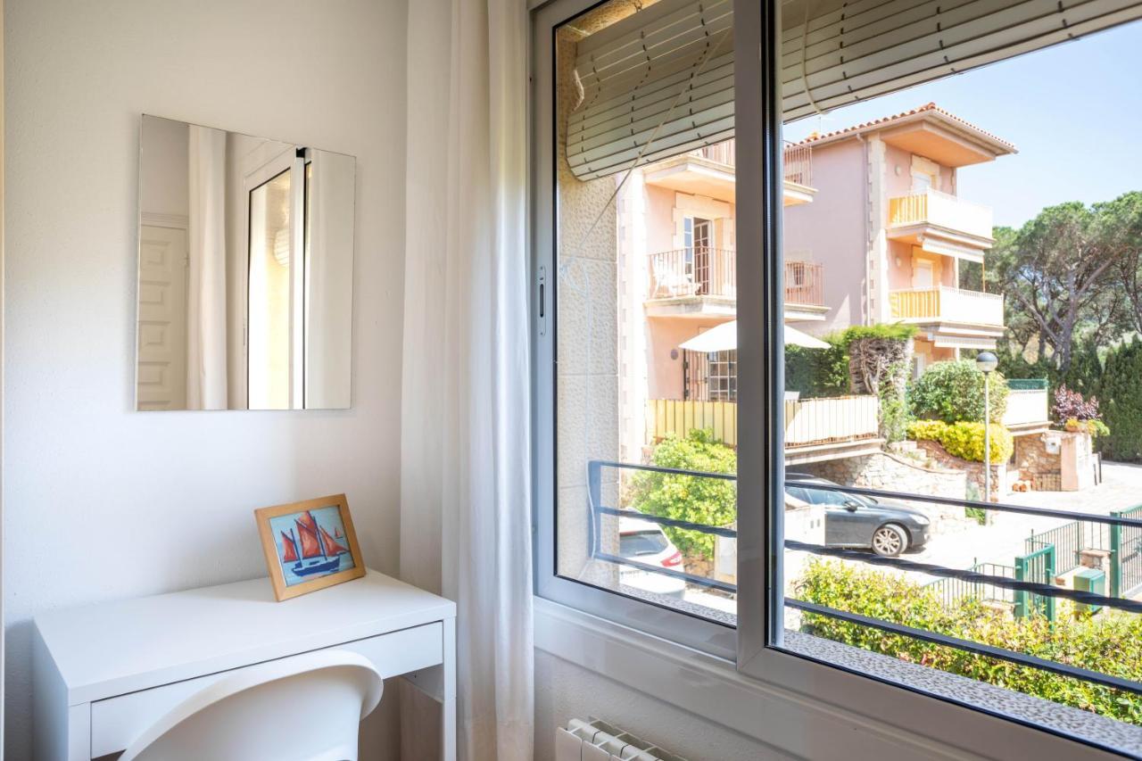 Bonita Casa Adosada Con Jardin Privado Y Piscina Comunitaria Calella De Palafrugell Bagian luar foto