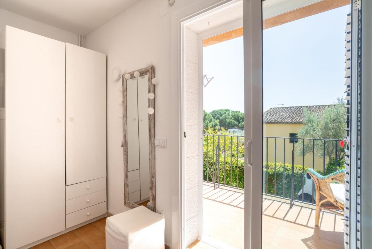 Bonita Casa Adosada Con Jardin Privado Y Piscina Comunitaria Calella De Palafrugell Bagian luar foto