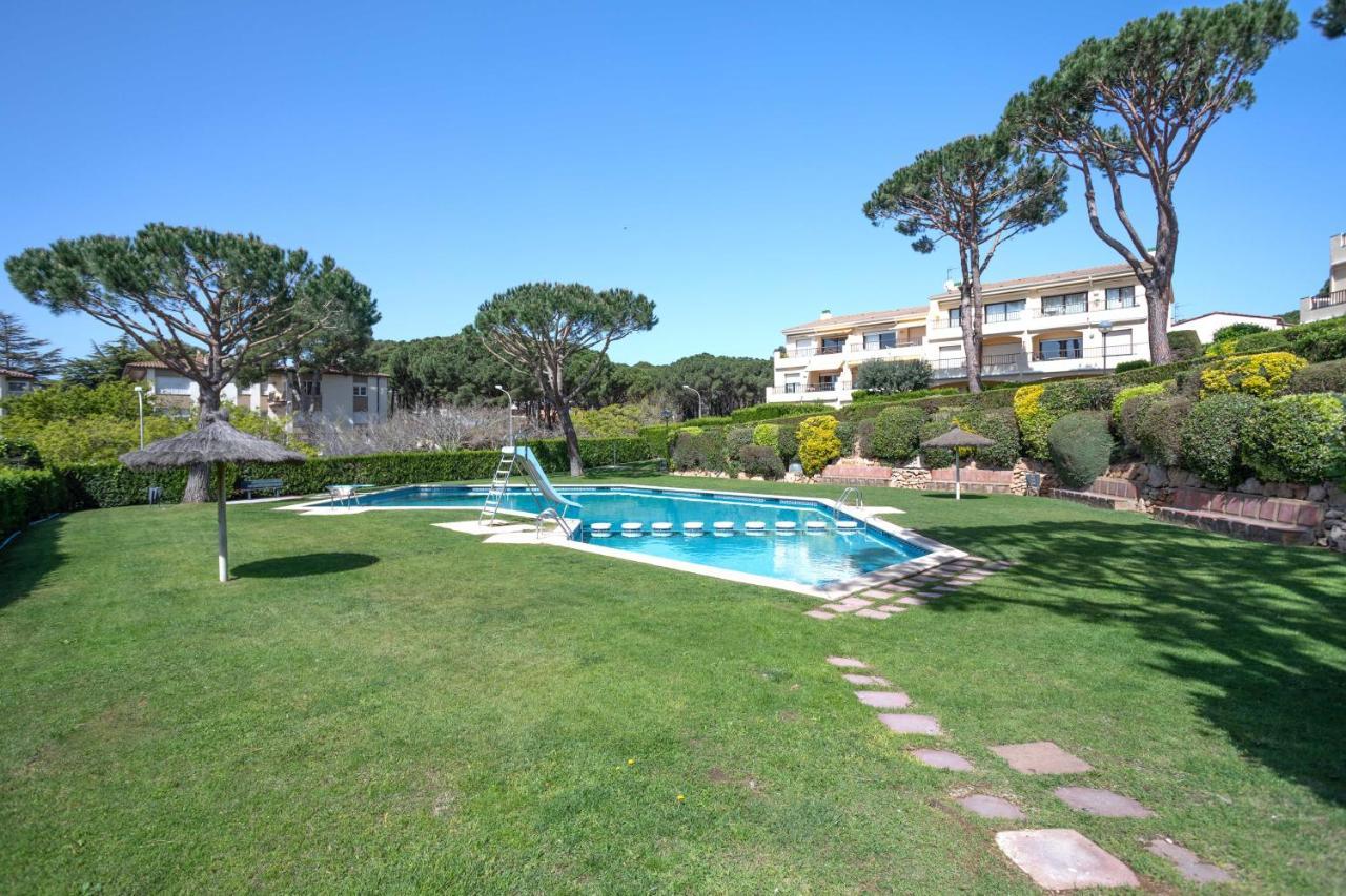 Bonita Casa Adosada Con Jardin Privado Y Piscina Comunitaria Calella De Palafrugell Bagian luar foto