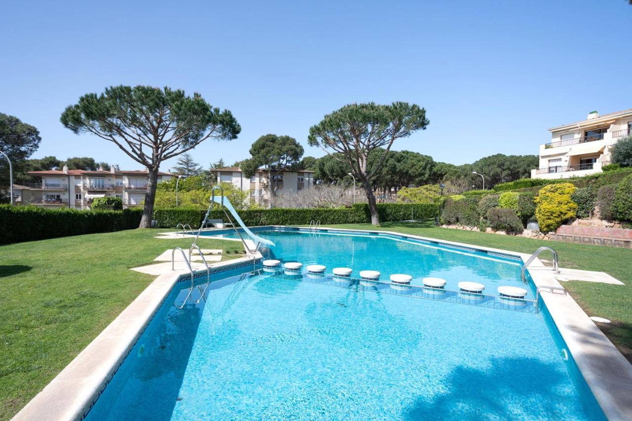 Bonita Casa Adosada Con Jardin Privado Y Piscina Comunitaria Calella De Palafrugell Bagian luar foto
