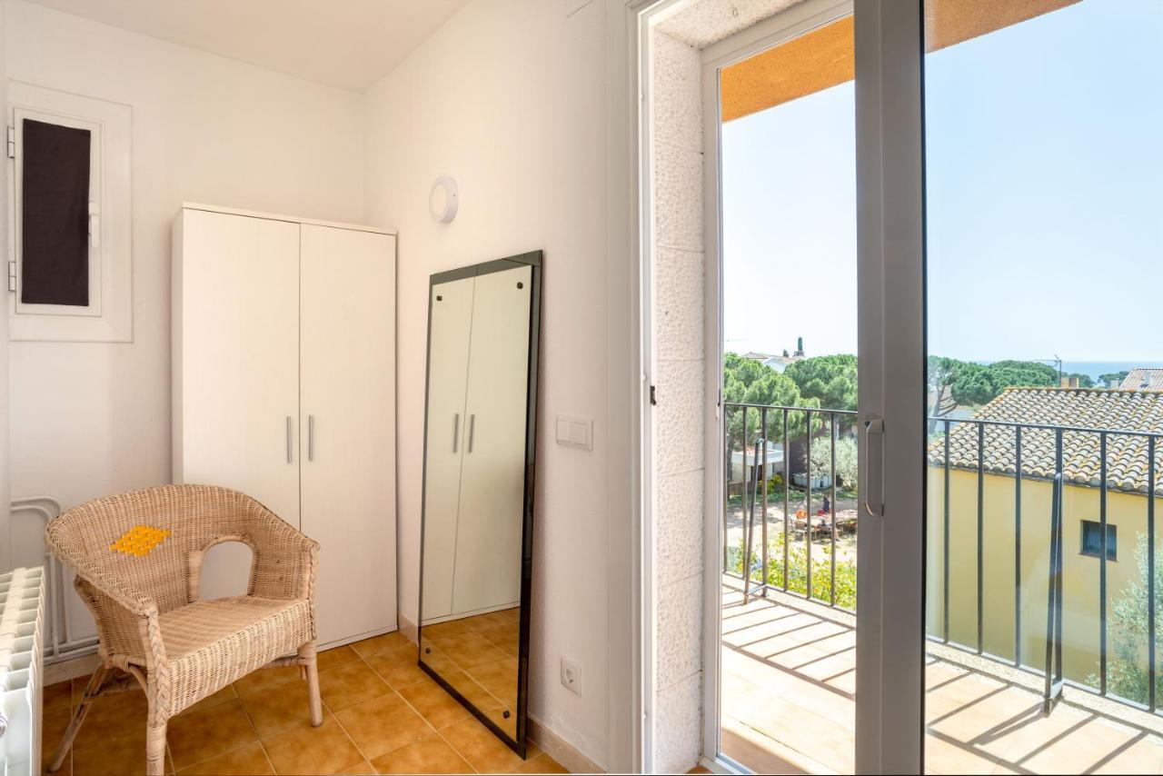 Bonita Casa Adosada Con Jardin Privado Y Piscina Comunitaria Calella De Palafrugell Bagian luar foto