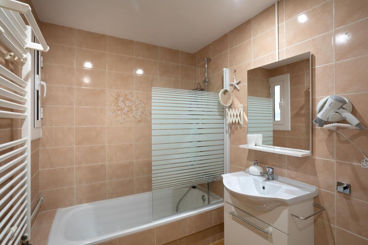 Bonita Casa Adosada Con Jardin Privado Y Piscina Comunitaria Calella De Palafrugell Bagian luar foto